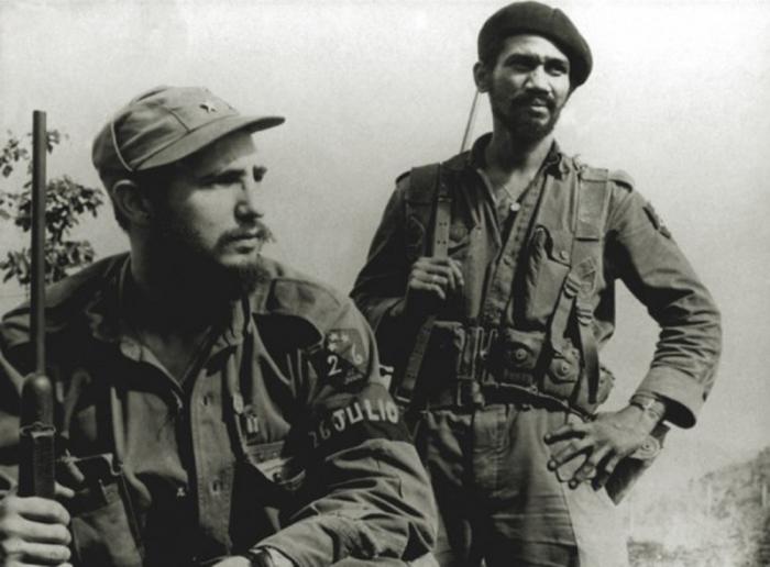 Fidel Castro Ruz junto a Almeida Bosque Fidel Castro Ruz junto a Almeida Bosque