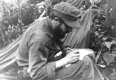 En la Sierra es reconocida la participación de Fidel en Radio  rebelde, dando a conocer en forma de noticias decisivos mensajes al pueblo.