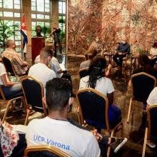 Presidente cubano en encuentro con jóvenes de la Universidad de Ciencias Pedagógicas “Enrique José Varona”. Foto: Estudios Revolución.