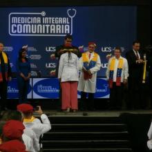 Jóvenes venezolanos se gradúan de Medicina gracias al convenio de cooperación Cuba-Venezuela. Foto: Enrique Milanés León 