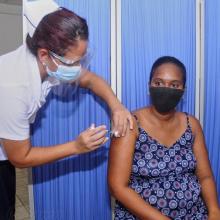 Cuba no ha podido avanzar más en la vacunación de su población frente a la COVID-19 por los crueles obstáculos del bloqueo económico de EE. UU. Foto: Endrys Correa Vaillant