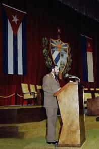 Pronuncia discurso en la sesión solemne de la constitución de la Asamblea Nacional del Poder Popular en el Teatro Karl Marx. Tomado de Sitio Fidel Soldado de las Ideas. Fecha: 2 de diciembre de 1976 Pronuncia discurso en la sesión solemne de la constitución de la Asamblea Nacional del Poder Popular en el Teatro Karl Marx. Tomado de Sitio Fidel Soldado de las Ideas. Fecha: 2 de diciembre de 1976