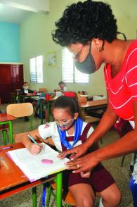 In diesem schwierigen Jahr waren die Lehrer vor die Aufgabe gestellt, mit einem neuen Lächeln zu unterrichten Photo: Ismael Batista