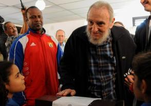 Fidel luego de votar en las elecciones de 2013. Foto: Ismael Francisco/ Cubadebate. Fidel luego de votar en las elecciones de 2013. Foto: Ismael Francisco/ Cubadebate.