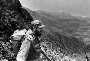 En Altos de Mompié, el 3 de mayo de 1958, Fidel Castro fue designado Comandante en Jefe del Ejército Rebelde. En Altos de Mompié, el 3 de mayo de 1958, Fidel Castro fue designado Comandante en Jefe del Ejército Rebelde.