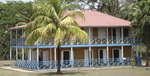 a casa de la familia Castro-Ruz y la escuela rural mixta donde Fidel aprendió a leer y escribir son sitios conmovedores e invaluables en Birán. Foto: Liudmila Peña a casa de la familia Castro-Ruz y la escuela rural mixta donde Fidel aprendió a leer y escribir son sitios conmovedores e invaluables en Birán. Foto: Liudmila Peña