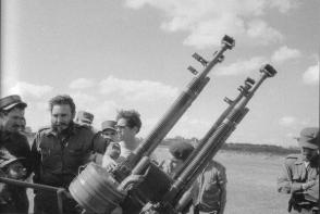 Fidel Castro durante la Crisis de Octubre, junto al pueblo se movilizó para defender la Revolución, octubre de 1962, Foto: Fidel Soldado de las Ideas Fidel Castro durante la Crisis de Octubre, junto al pueblo se movilizó para defender la Revolución, octubre de 1962, Foto: Fidel Soldado de las Ideas