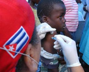 Antes de que llegara la COVID-19, más de 28 000 médicos cubanos colaboraban en 59 países. Otras 26 brigadas se sumaron luego, para ayudar a enfrentar la enfermedad. Foto: Juvenal Balán Antes de que llegara la COVID-19, más de 28 000 médicos cubanos colaboraban en 59 países. Otras 26 brigadas se sumaron luego, para ayudar a enfrentar la enfermedad. Foto: Juvenal Balán