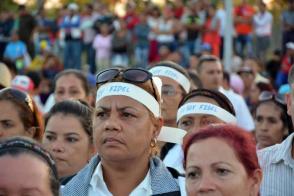 Los granmenses revivieron este viernes la hazaña que hace 60 años protagonizaron los expedicionarios del yate Granma, liderados por Fidel. Foto: Contreras Tamayo, Armando Los granmenses revivieron este viernes la hazaña que hace 60 años protagonizaron los expedicionarios del yate Granma, liderados por Fidel. Foto: Contreras Tamayo, Armando