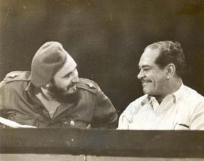 Blas Roca Calderío con Fidel, en un acto efectuado en 1961. Foto: Archivo Blas Roca Calderío con Fidel, en un acto efectuado en 1961. Foto: Archivo