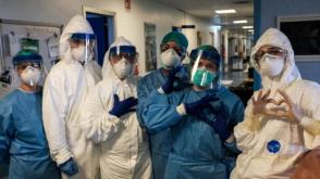 Mientras calla sobre la agresión artera a la Embajada cubana, Estados Unidos aprueba un fondo millonario para financiar programas que atacan directamente a la colaboración médica cubana. Foto: AFP Mientras calla sobre la agresión artera a la Embajada cubana, Estados Unidos aprueba un fondo millonario para financiar programas que atacan directamente a la colaboración médica cubana. Foto: AFP