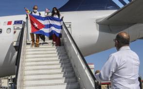 Brigada médica perteneciente al contingente internacionalista Henry Reeve, arriva al país proveniente de Guinea Conakry. Foto: Dunia Álvarez Palacios