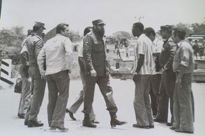 Durante el recorrido de Fidel por San Juan y Martínez, frente a él, Francisco Rodríguez Fernández / Foto: Archivo Durante el recorrido de Fidel por San Juan y Martínez, frente a él, Francisco Rodríguez Fernández / Foto: Archivo