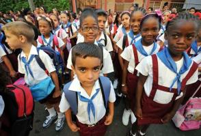 El documento resalta el liderazgo de la isla en el sector, a partir de logros entre los que cita el ciento por ciento de la escolarización en la etapa preescolar. Foto: EFE / Archivo