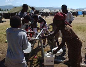 En el campamento también cuentan con servicio de agua. 